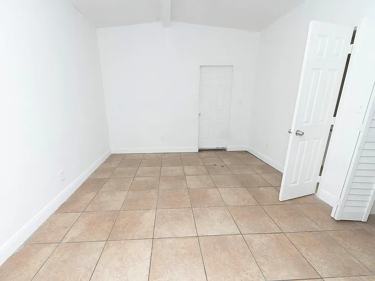 205 NW 33rd Ave — Photo 16