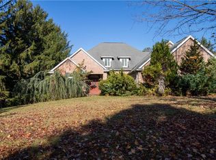 1 Diamond Ct, Montebello, NY 10901
