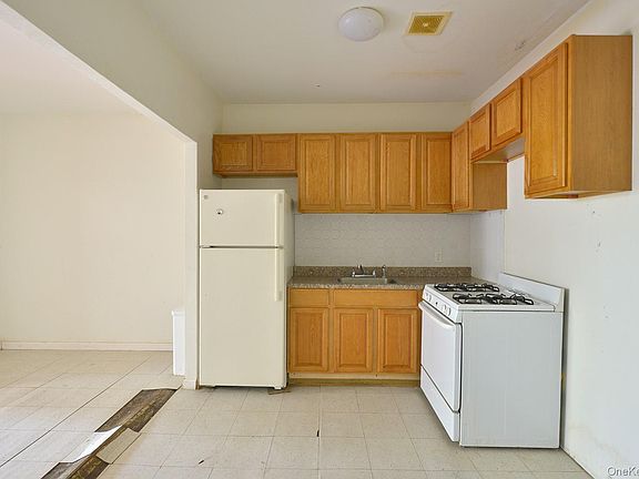 3rd image of 350 Montauk Avenue