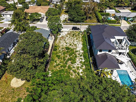 3rd image of 618 SE 2nd Avenue
