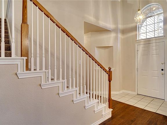 3rd image of 6036 Portridge Dr