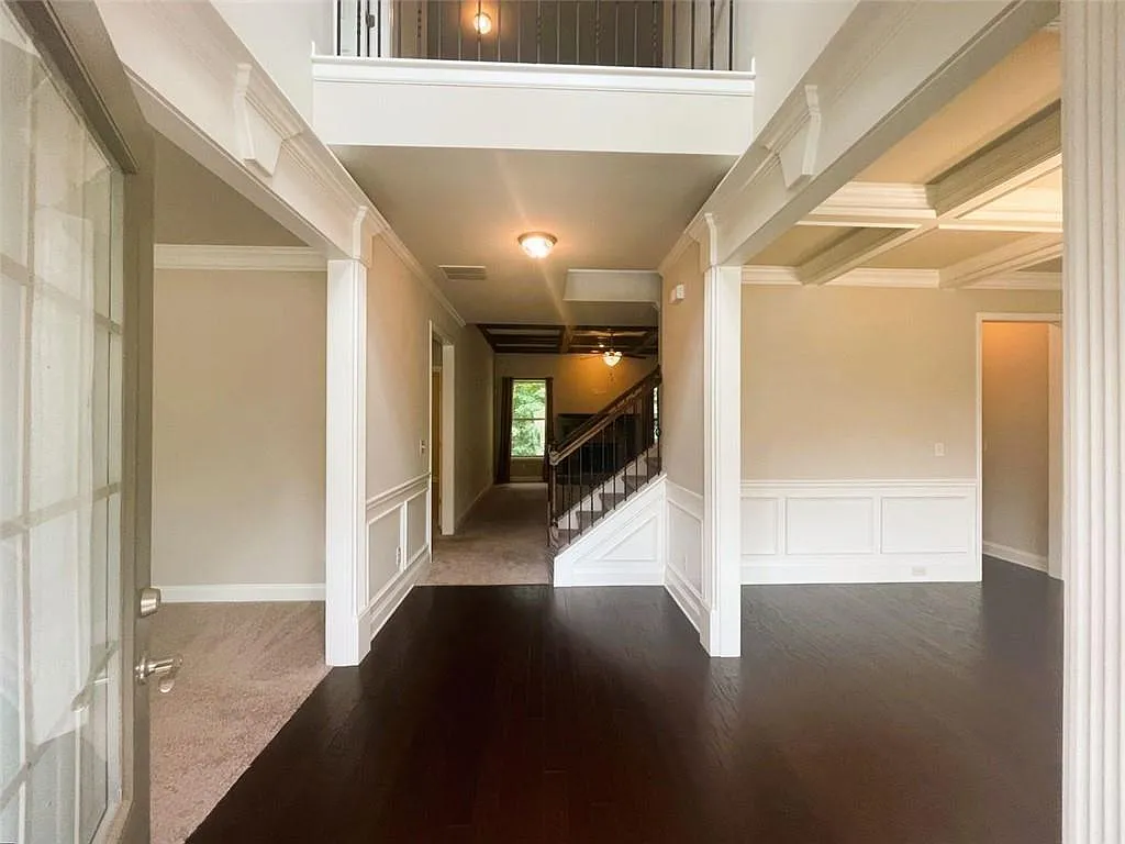 5 bed, 4.0 bath, 3340 sqft, $2,800 — Photo 2