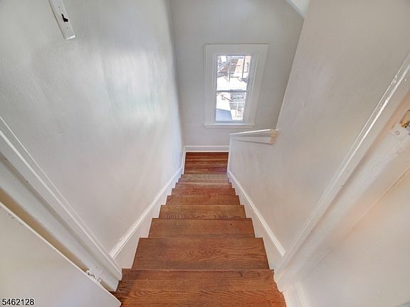 5th image of 19 Prospect St
