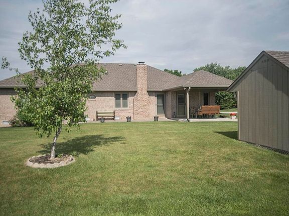 5th image of 305 Sassafras Dr