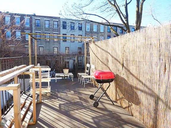 3rd image of 166 Halsey St APT 1B
