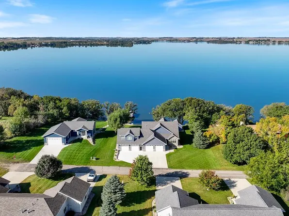 112 S Sunrise St, Hendricks, MN 56136