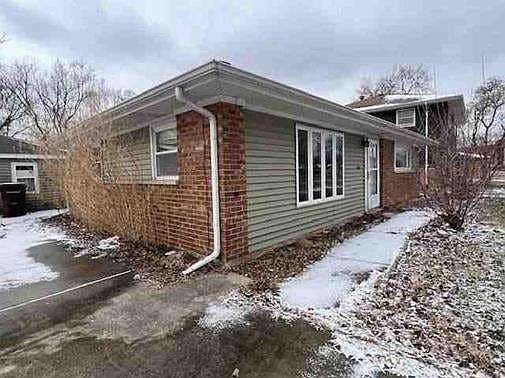 3rd image of 163 Nashua St