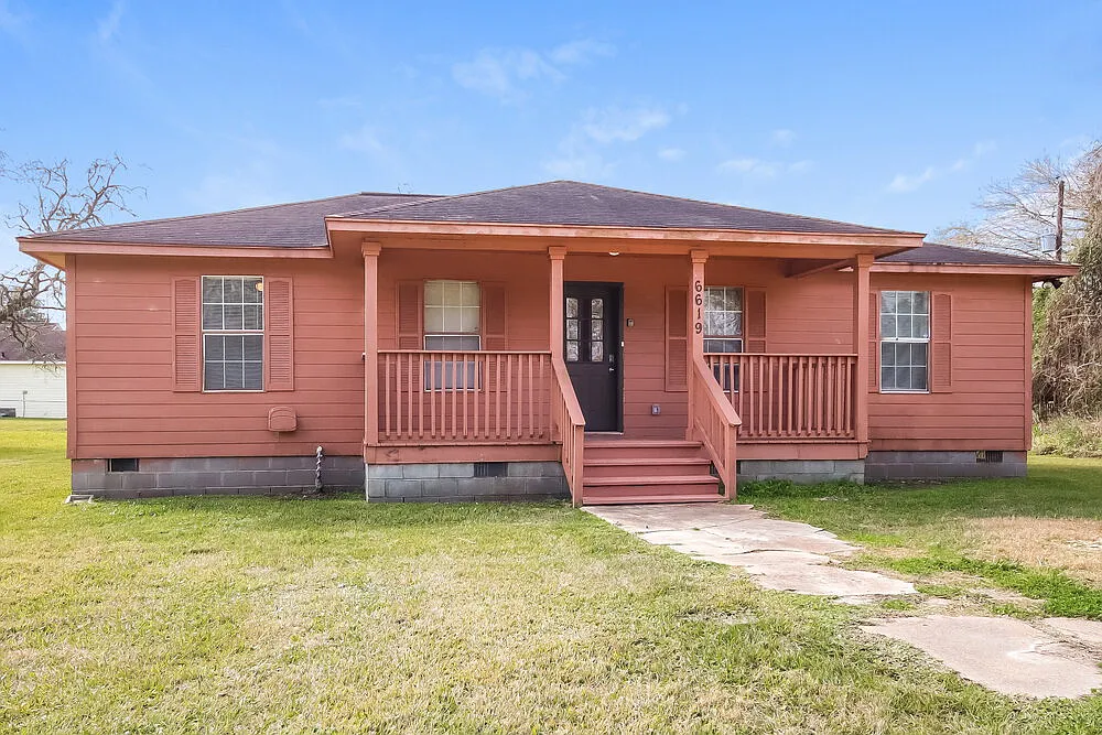 3 bed, 2.0 bath, 1056 sqft, $1,640 — Photo 1