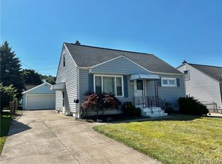 68 Lyndale Ct, West Seneca, NY 14224