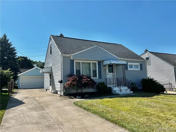 68 Lyndale Ct, West Seneca, NY 14224