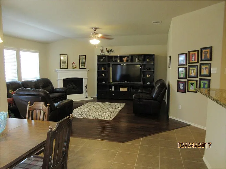 1110 Lubbock Ln — Photo 7