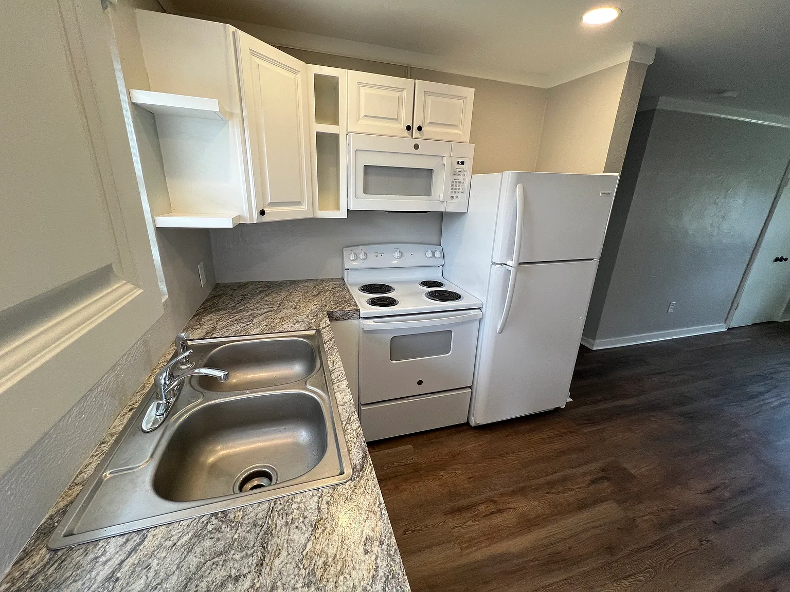 2 bed, 675 sqft, $875 — Photo 2