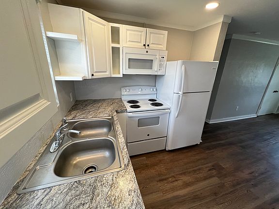 2nd image of 301 Harrison Ave Unit 4