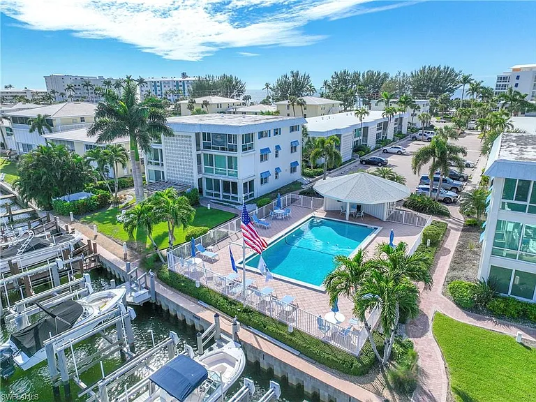 2100 Gulf Shore Blvd N #212 — Photo 37