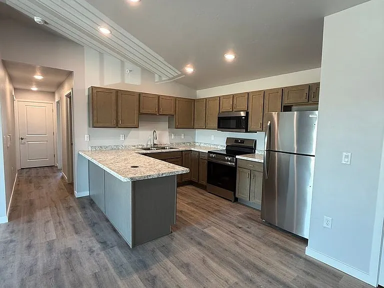 204 E Express Way — Photo 4