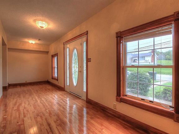 3rd image of 207 McWhorter St