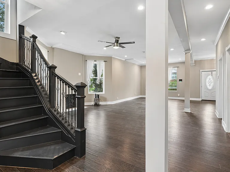 5647 Vernon Ave — Photo 9