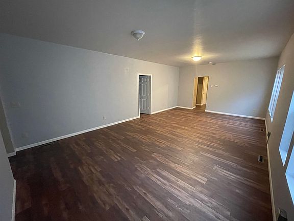 5th image of 1211 E Walnut St