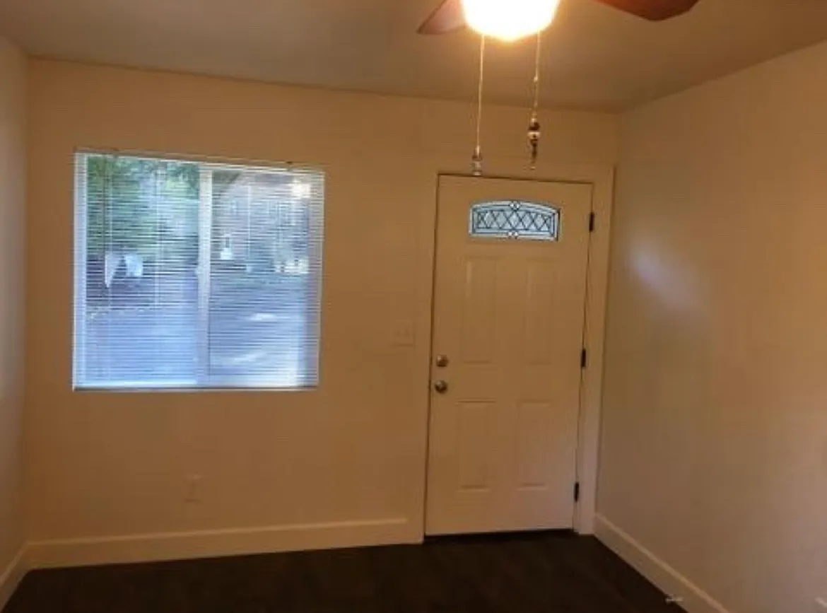 1 bed, 320 sqft, $1,700 — Photo 2