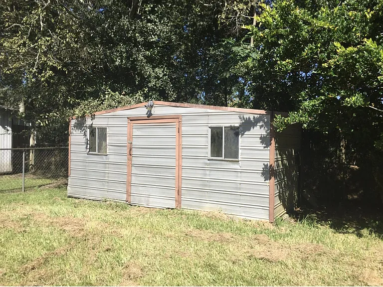 223 Driftwood St — Photo 3