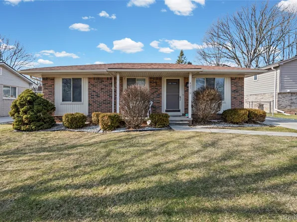 42719 Walker St, Clinton Township, MI 48038