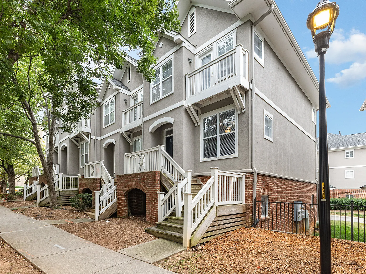 3 bed, 3.5 bath, 1731 sqft, $3,100 — Photo 2