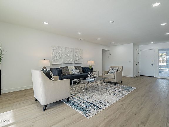 5th image of 12823 W La Terraza Dr