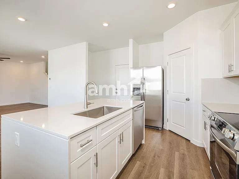 2248 Monroe Ave — Photo 4