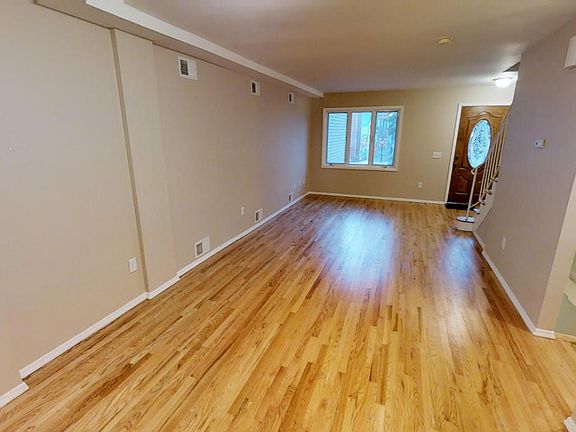 4th image of 494 Port Richmond Ave