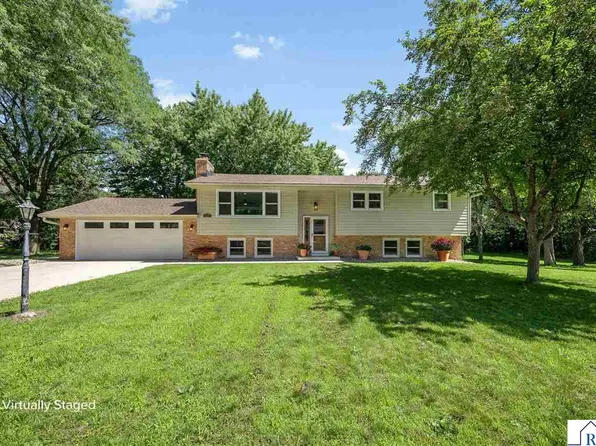 300 Viking Dr, Mankato, MN 56001