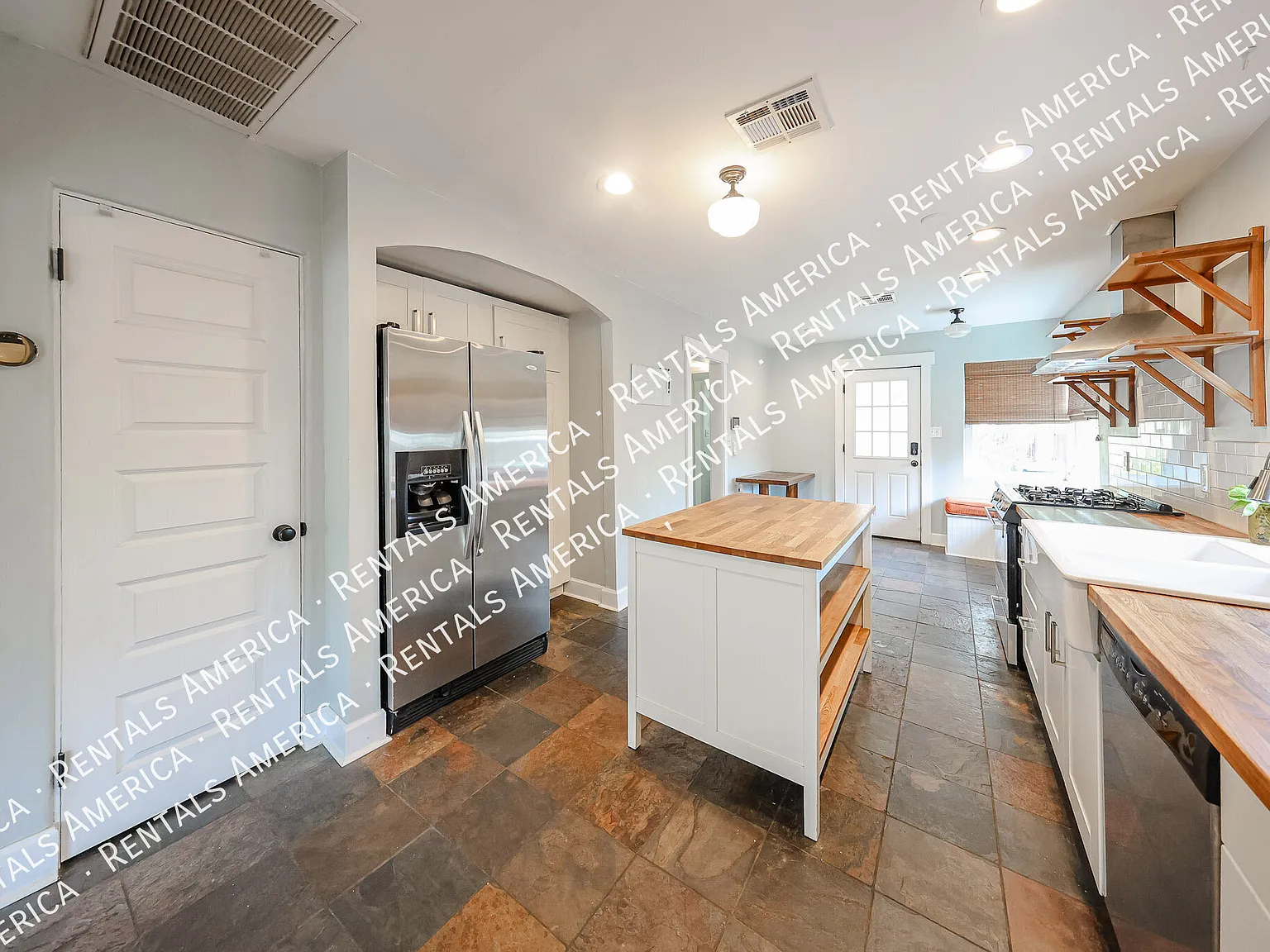 3 bed, 1487 sqft, $2,799 — Photo 4