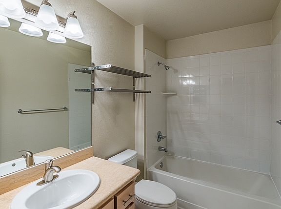 5th image of 140 Bayside Ct