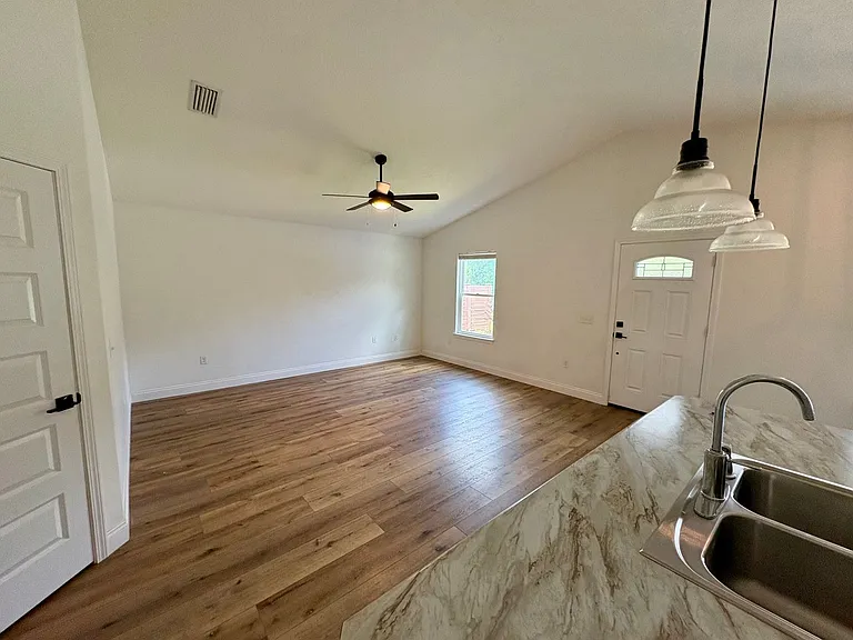 3218 Douglas Rd #B — Photo 4