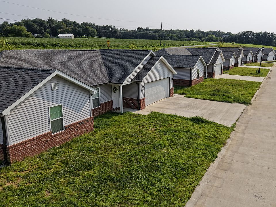 1st image of 249 Oak Grove Cir
