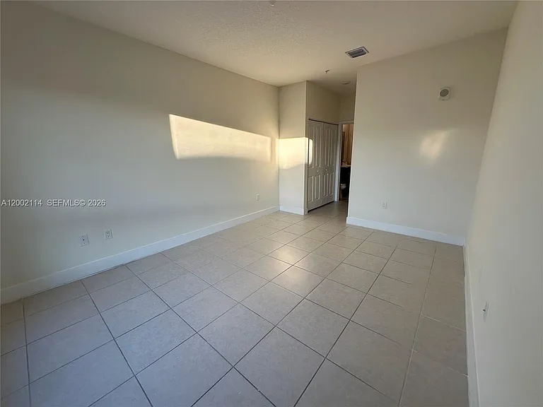 8265 NW 41st St #33178-204 — Photo 4
