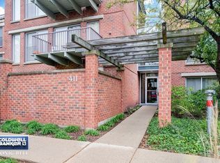 411 Kelburn Rd APT 121, Deerfield, IL 60015