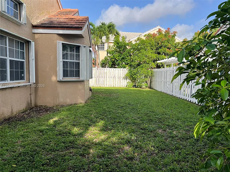 465 Somerset Way — Photo 37