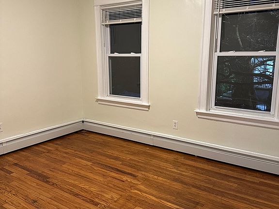 5th image of 154 Camp St APT 15