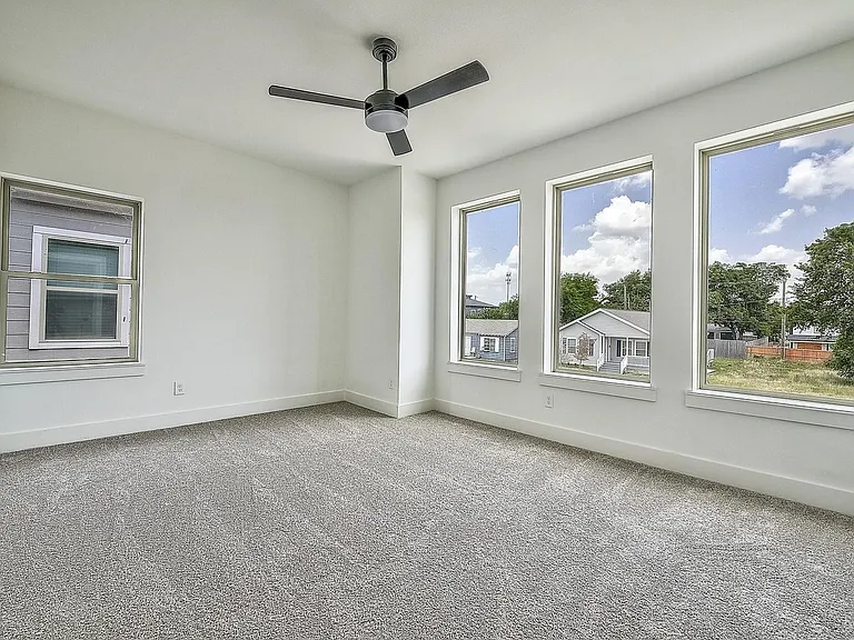 1632 Davis Ave — Photo 18