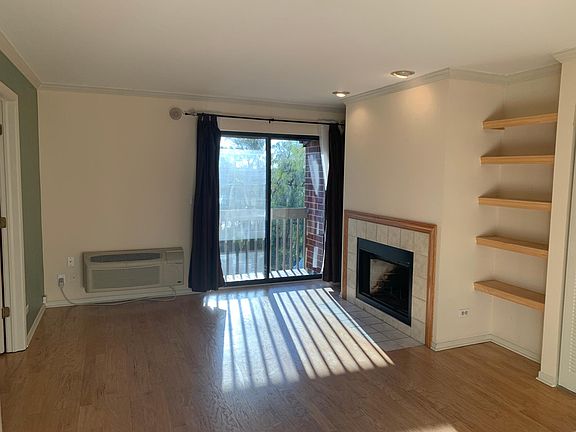 2nd image of 920 N Lakeside Dr APT 3A