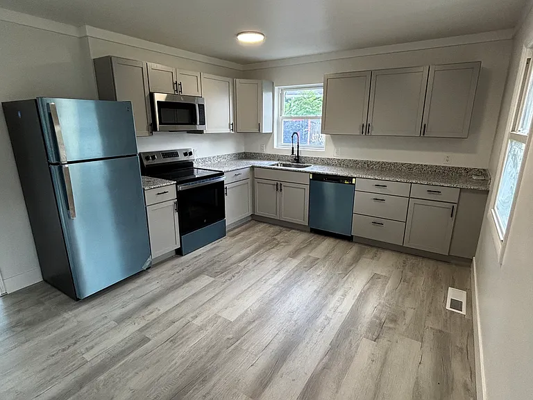 4228 Thompson Dr — Photo 3