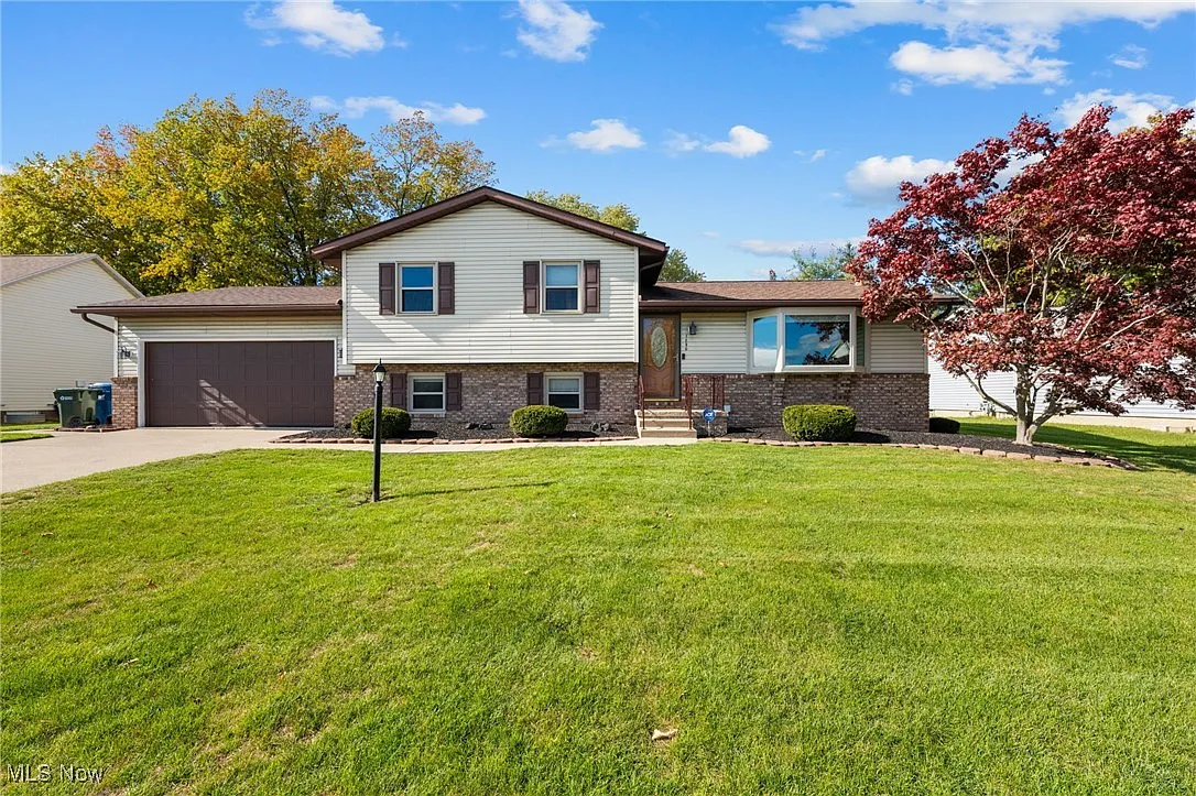 1280 Meadowview Ln photo 1