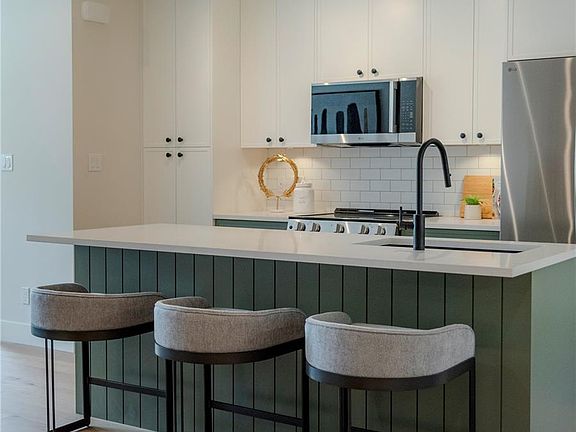 3rd image of 1830 Allenby St #3