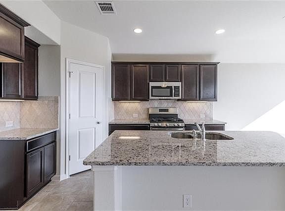4th image of 6841 Leonardo Dr