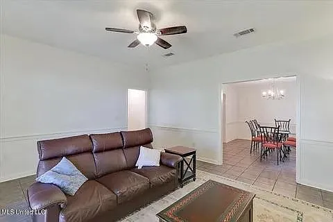 631 Live Oak Dr — Photo 6