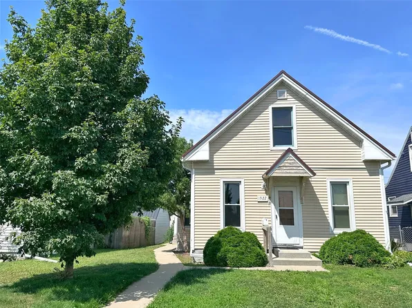 1922 9th St SW, Cedar Rapids, IA 52404