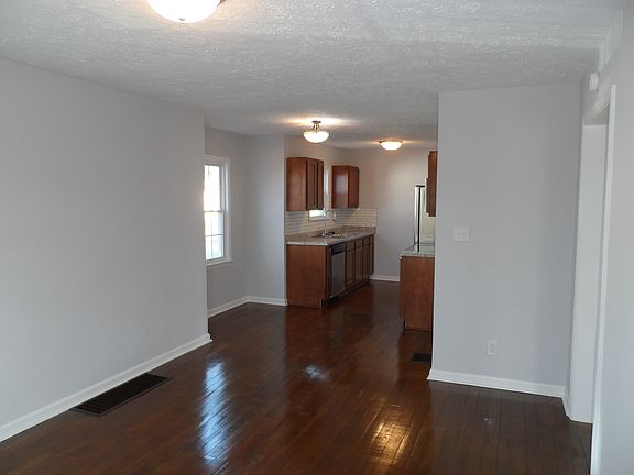 3rd image of 710 E Gimber St