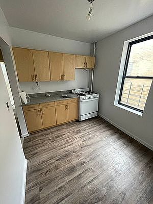 3rd image of 1113 Ward Ave #5