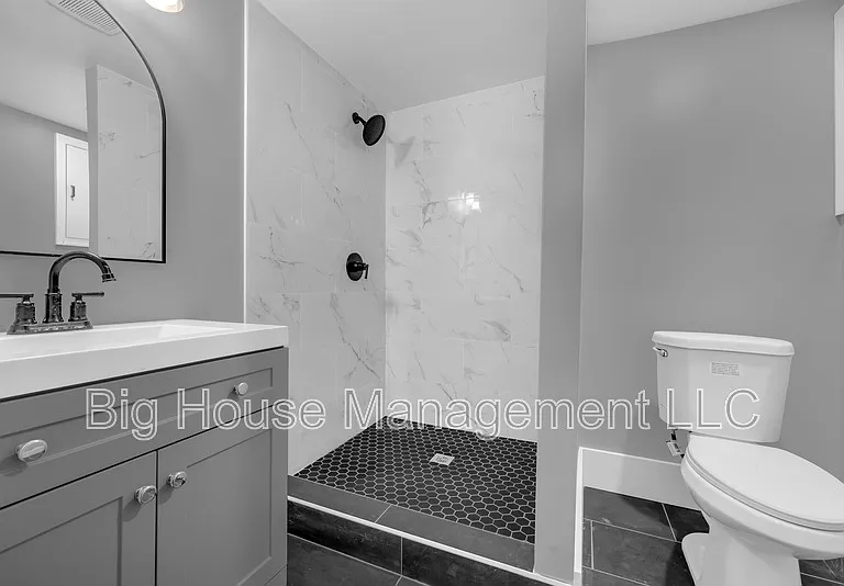 339 E 25th St #1 — Photo 13