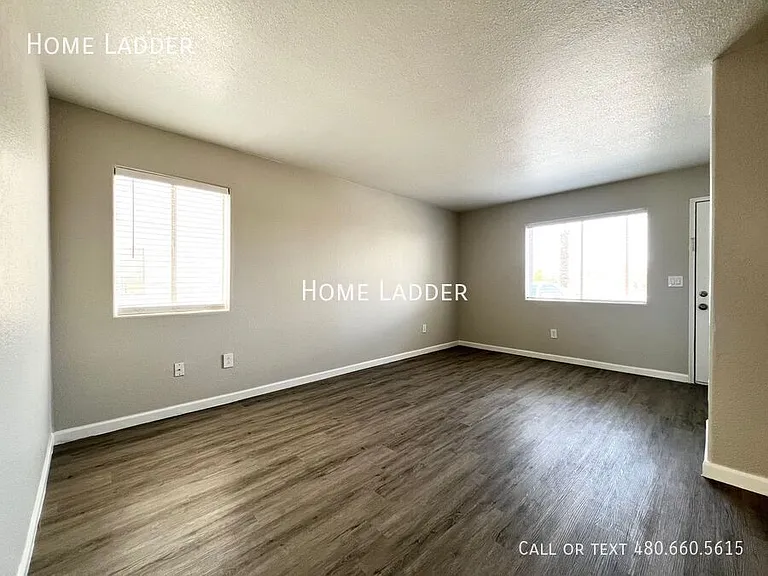 4959 S Park Ave #104 — Photo 5
